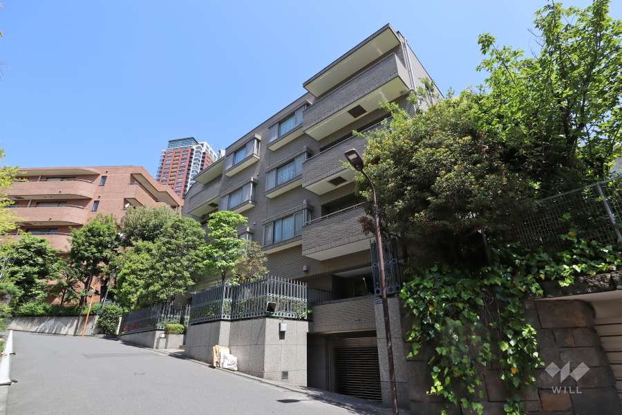 エル・コモド元麻布の外観（南東側から）