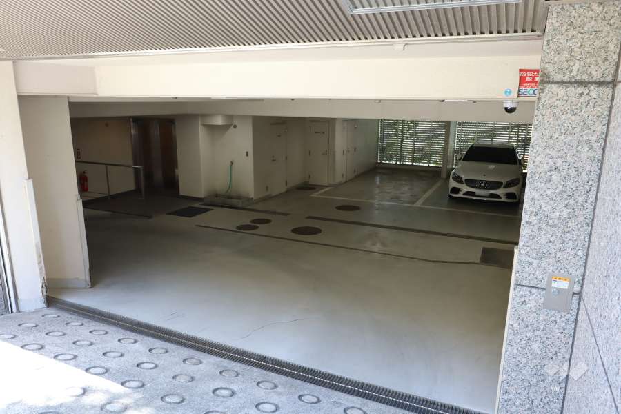 敷地内駐車場（屋内平面式）