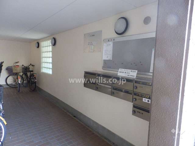 住戸入口(共用ポスト)