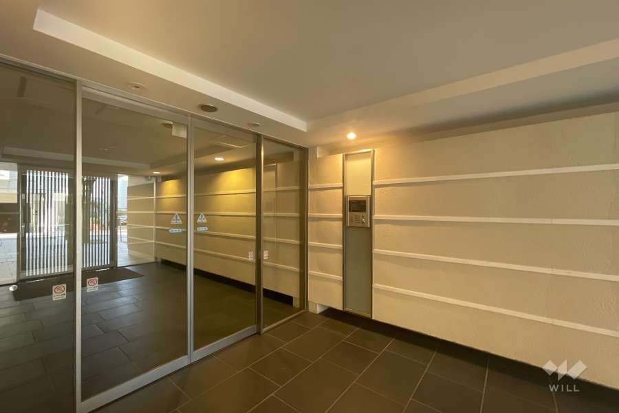 エントランスはオートロック付きです。