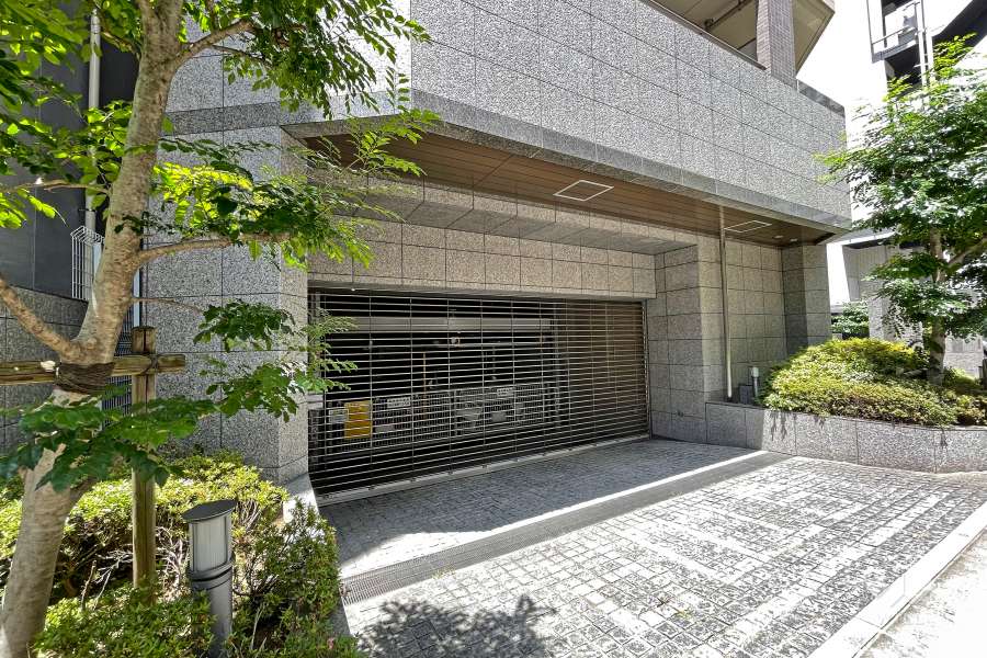 駐車場の出入口（リングシャッター付き）