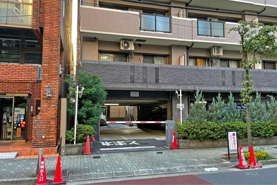 駐車場の出入り口