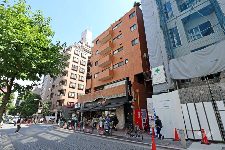 ライオンズマンション麻布十番の外観(北西側から)
