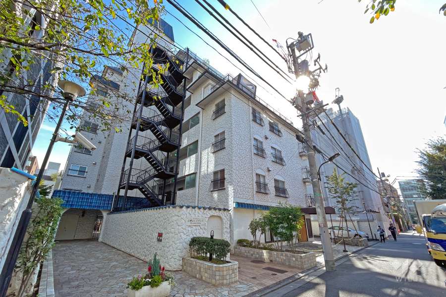 秀和第2北青山レジデンスの外観（北西側から）