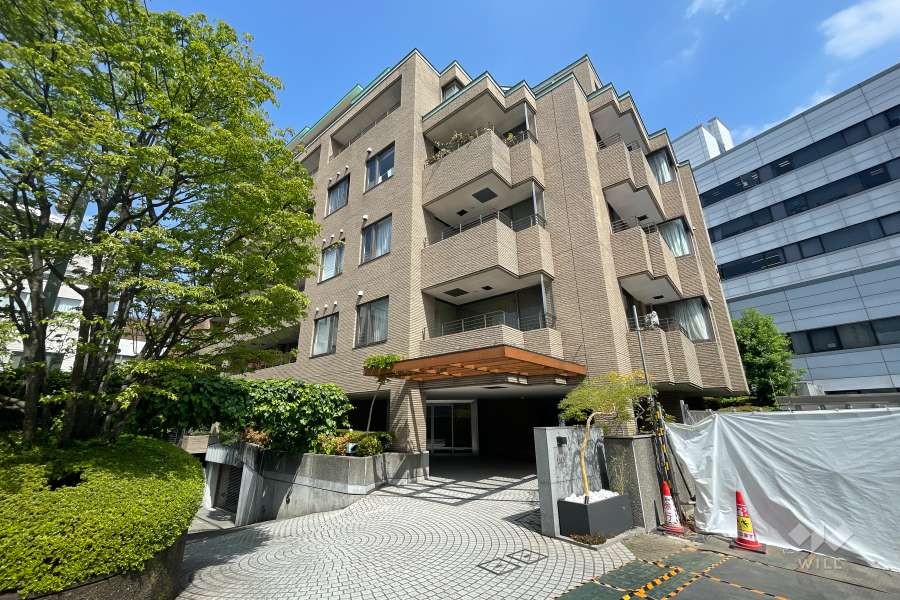 青山北町パークマンションの外観（南東側から）
