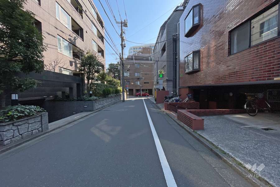 敷地北側の前面道路