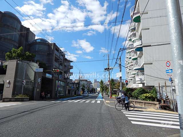 敷地南側の前面道路