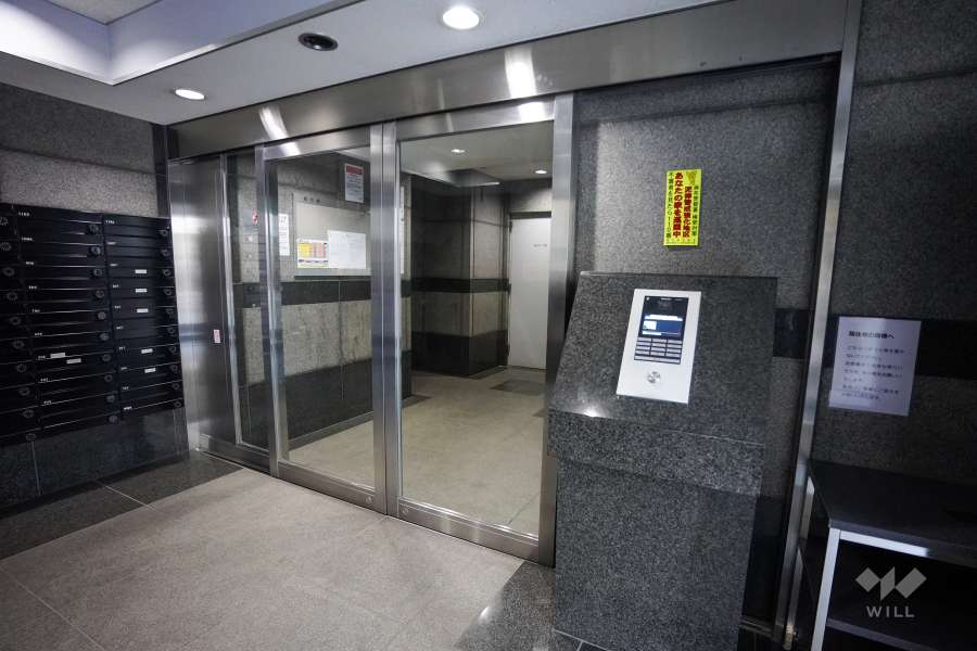 エントランスはオートロック付きです。