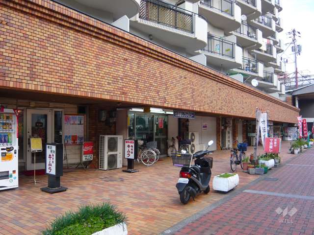 1階部分は店舗が入っています