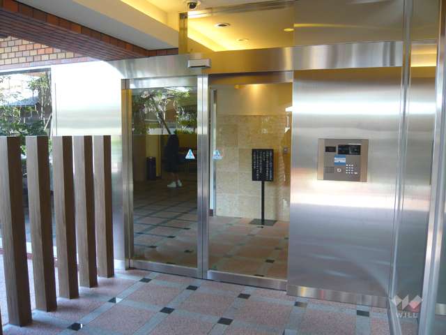 エントランス前（オートロック付き）