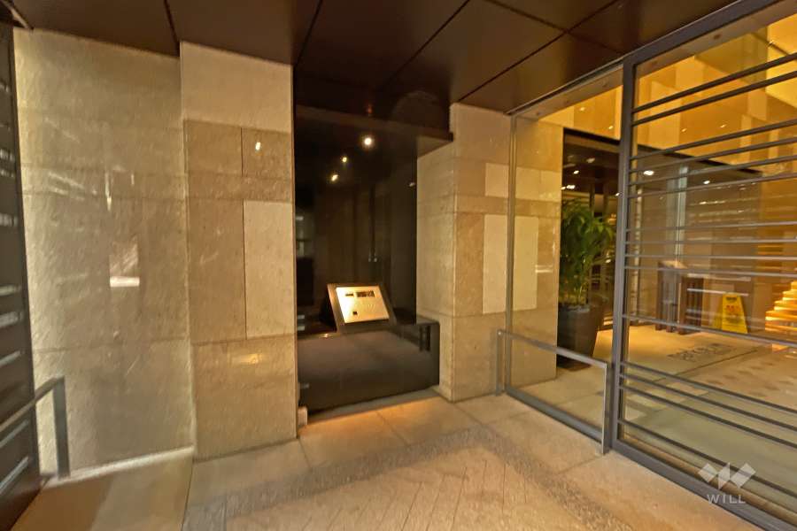 エントランスはオートロック付きです。