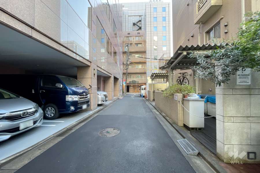 敷地北東側の前面道路