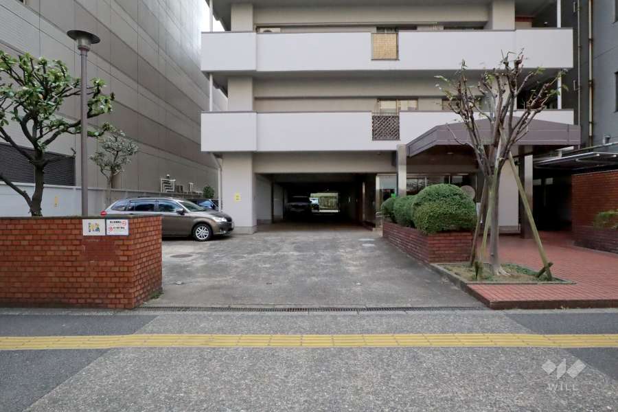 駐車場の出入り口