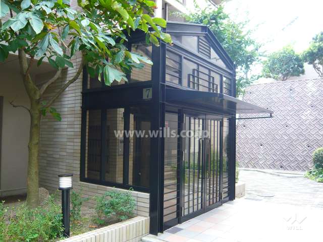 棟ごとにエントランスが分かれています。