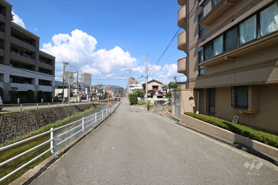 敷地南東側の前面道路