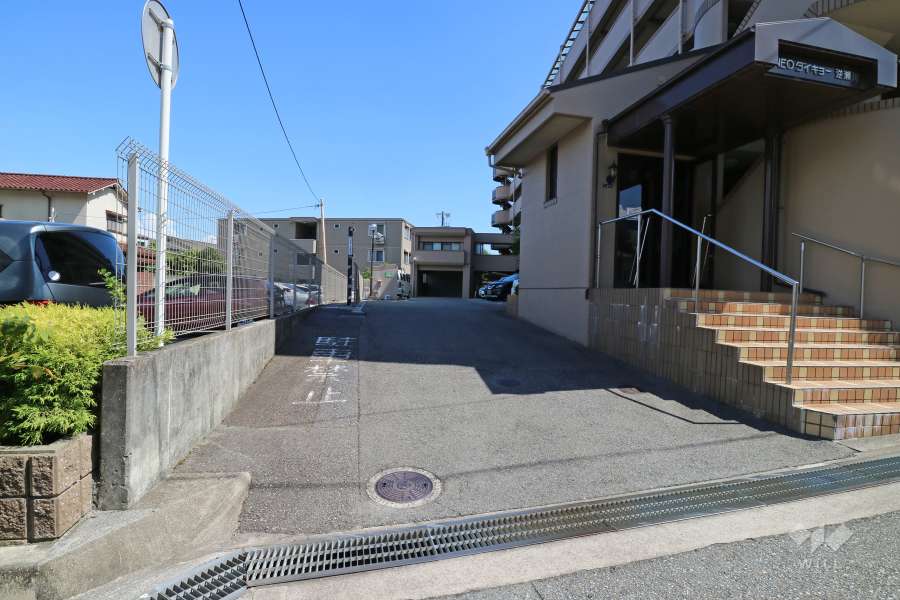 駐車場出入り口