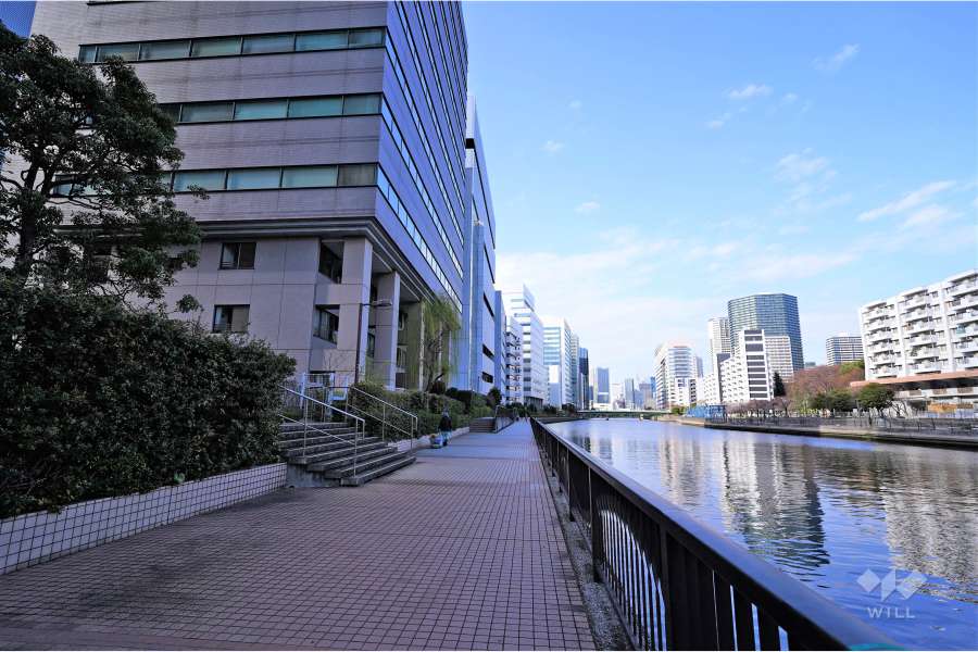 敷地北東側の前面道路