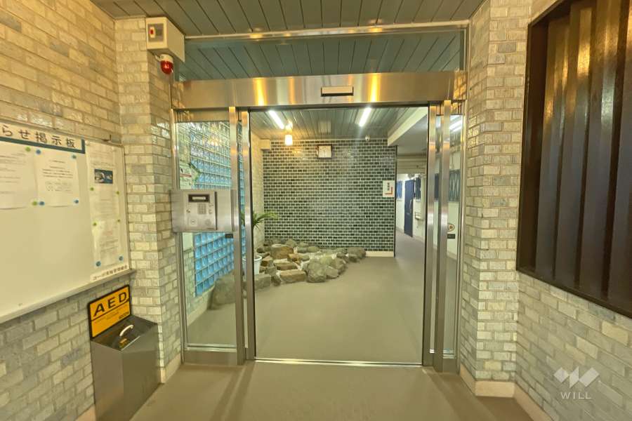 エントランスはオートロック付きです。