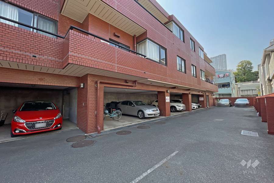 敷地内駐車場（屋内平面式と屋外平面式）