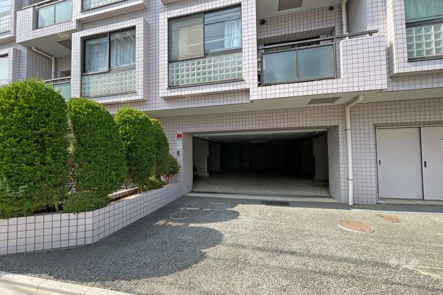 駐車場の出入り口