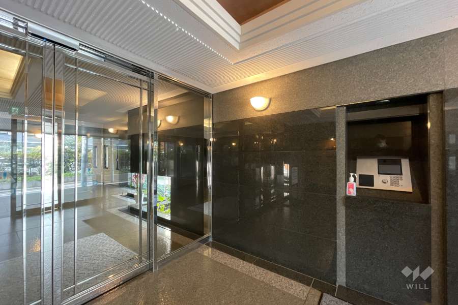 エントランスはオートロック付きです。