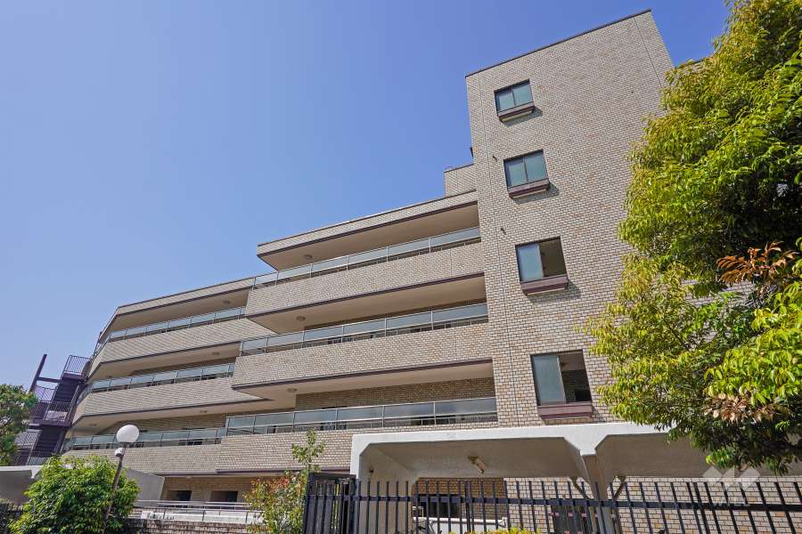 ハイクレスト白金台の外観（東側から）