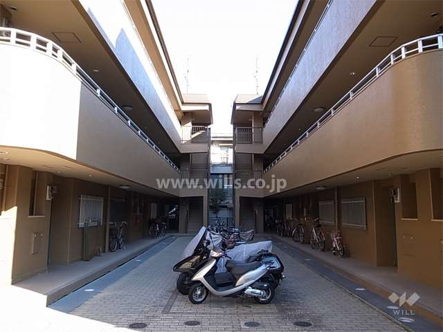 敷地中央の広場