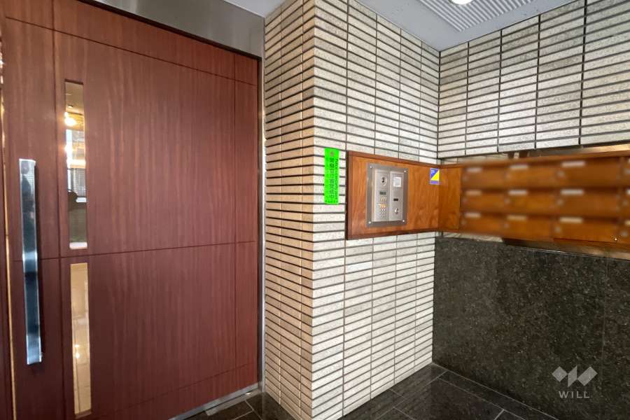 エントランスはオートロック付きです。