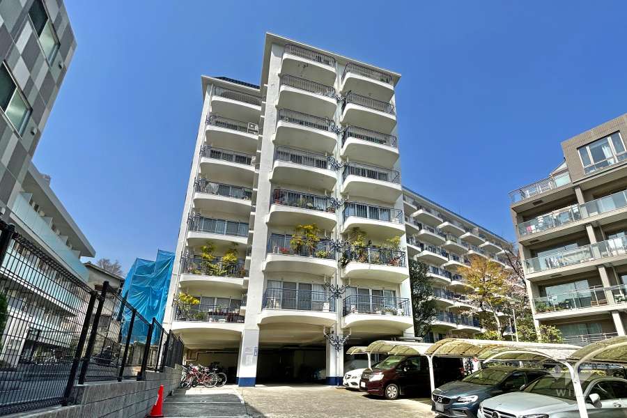 マンション高輪の外観（南東側から）