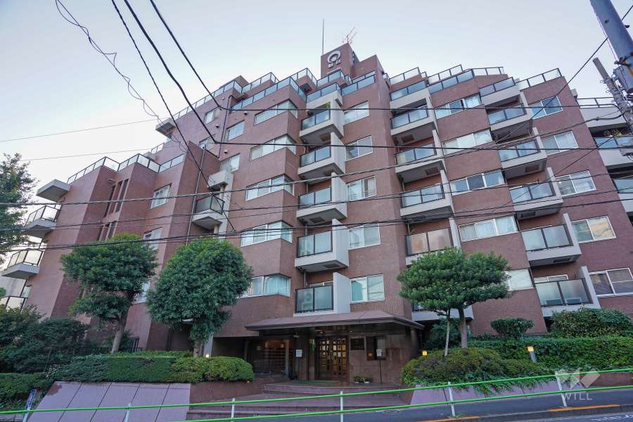 マンション白金台の外観（東側から）