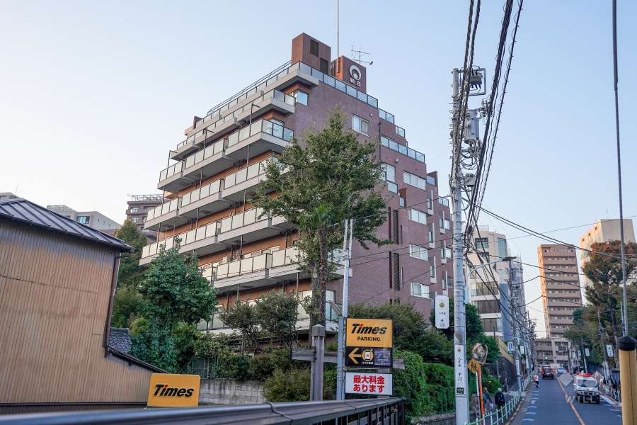 マンション白金台の外観（南東側から）