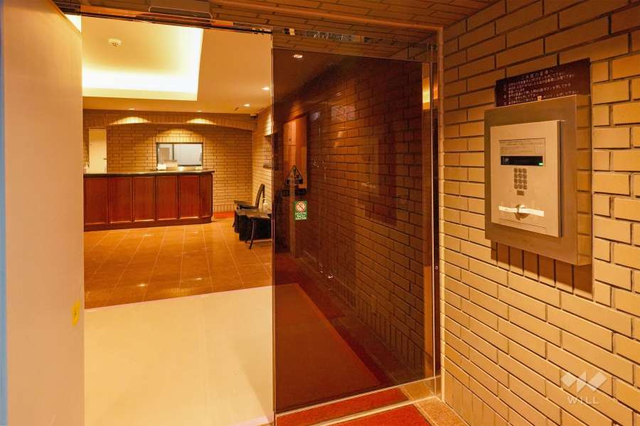 エントランスはオートロック付きです。