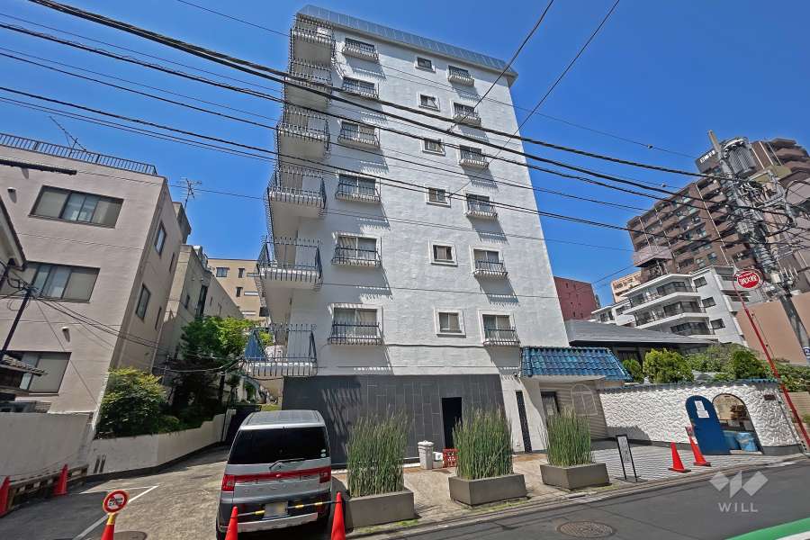 秀和西麻布レジデンスの外観（東側から）