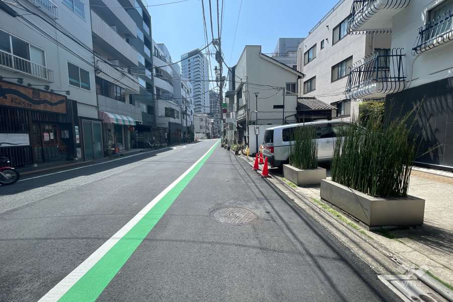 敷地東側の前面道路
