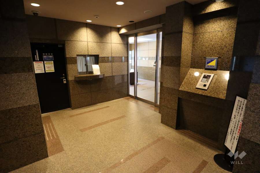 エントランスはオートロック付きです。