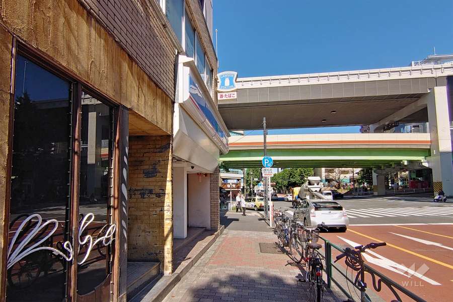 敷地東側の前面道路