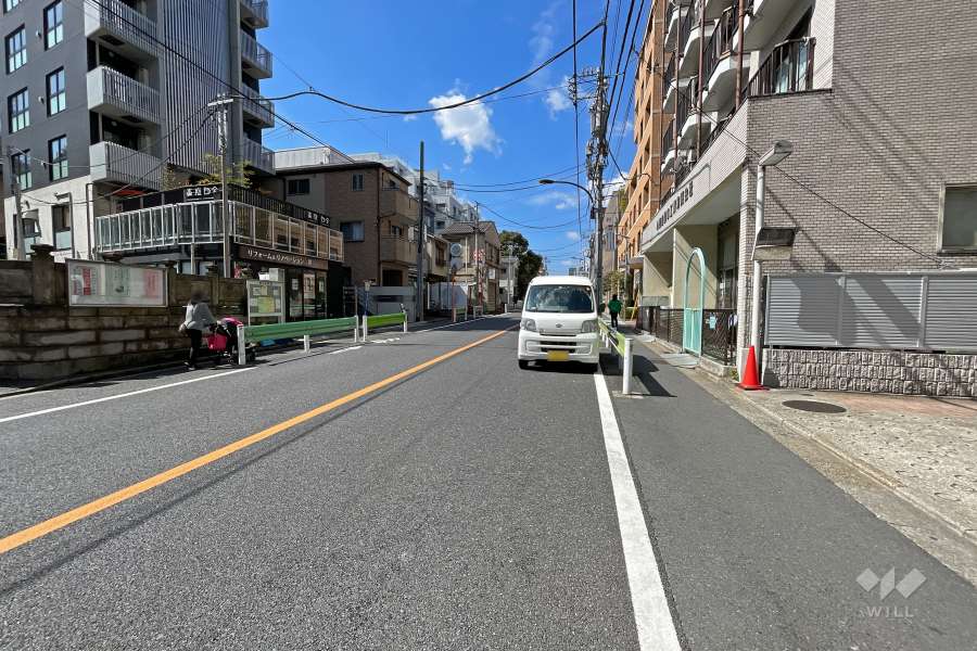 敷地南側の前面道路