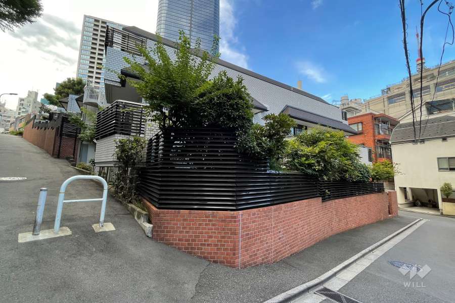 グランドメゾン狸穴の外観（南西側から）