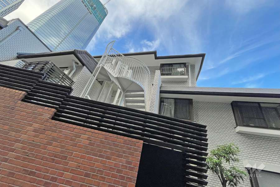 グランドメゾン狸穴の外観（西側から）