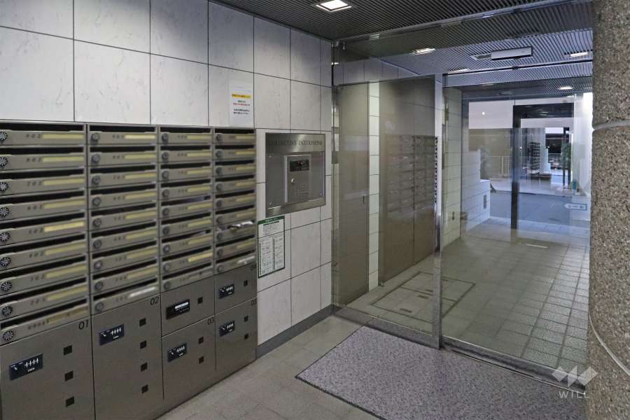 エントランスはオートロック付きです。