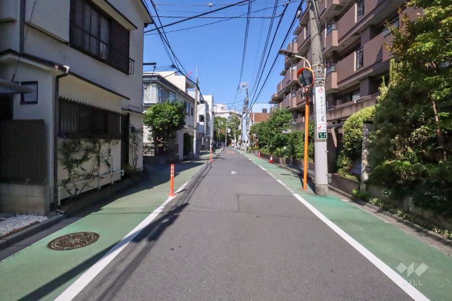敷地西側の前面道路　