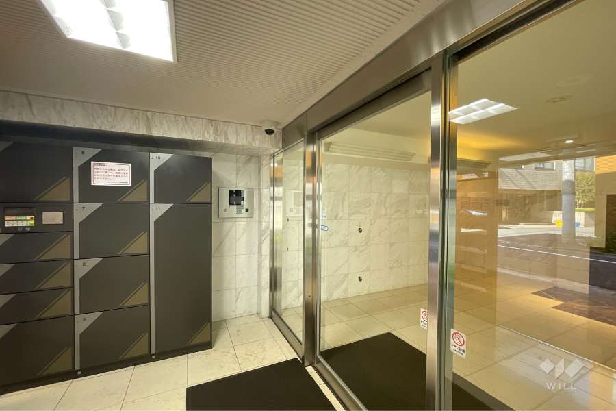 エントランスはオートロック付きです。