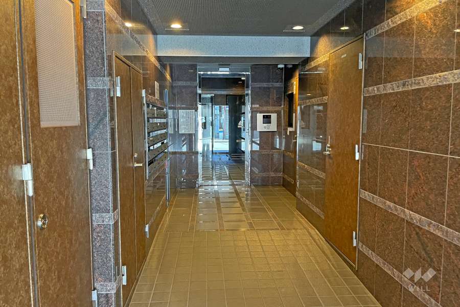 エントランスはオートロック付きです。