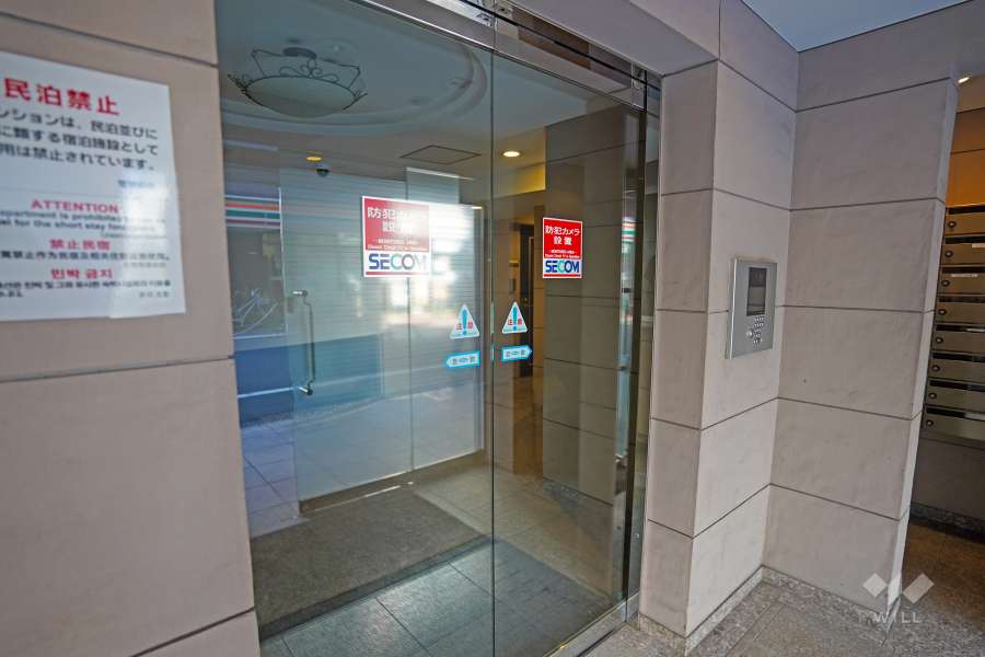 エントランスはオートロック付きです。