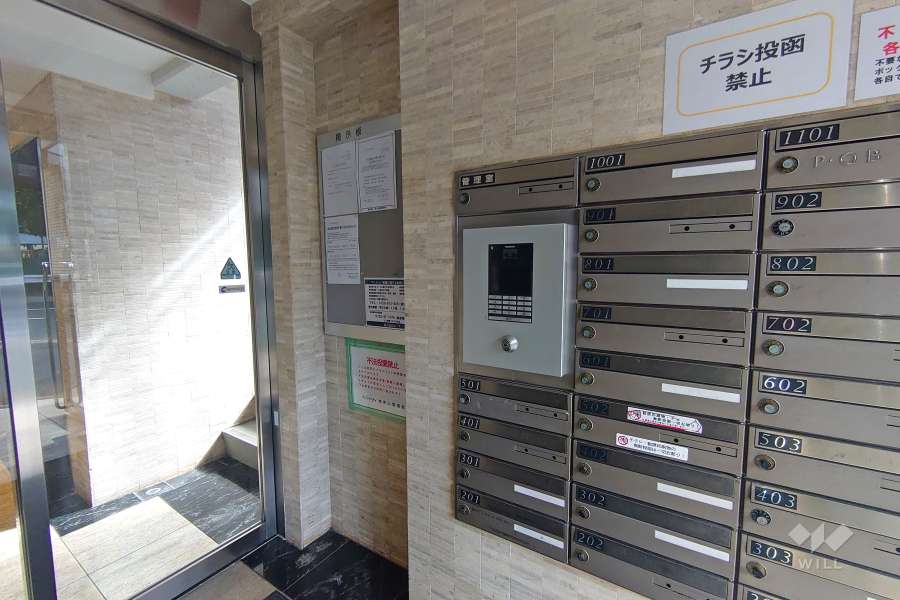 エントランスはオートロック付きです。