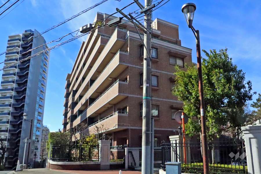 ファミールコート白金タワーズの外観（北東側から）