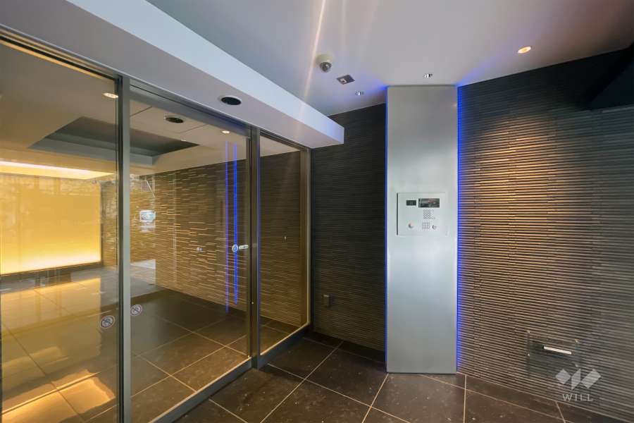 エントランスはオートロック付きです。