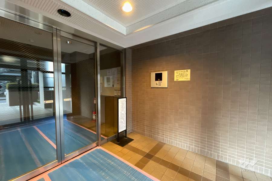 エントランスはオートロック付きです。