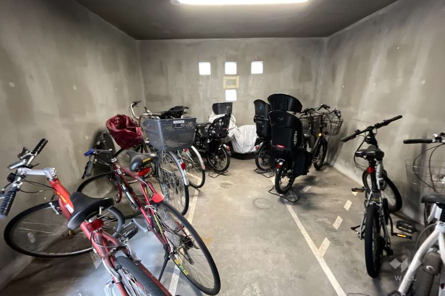 屋内に設けられた駐輪場