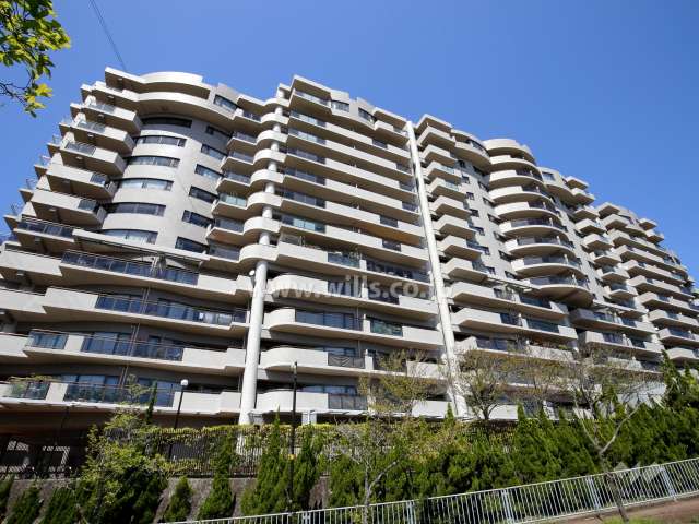 ラ・ビスタ宝塚ラ・メゾンの外観（南側から）